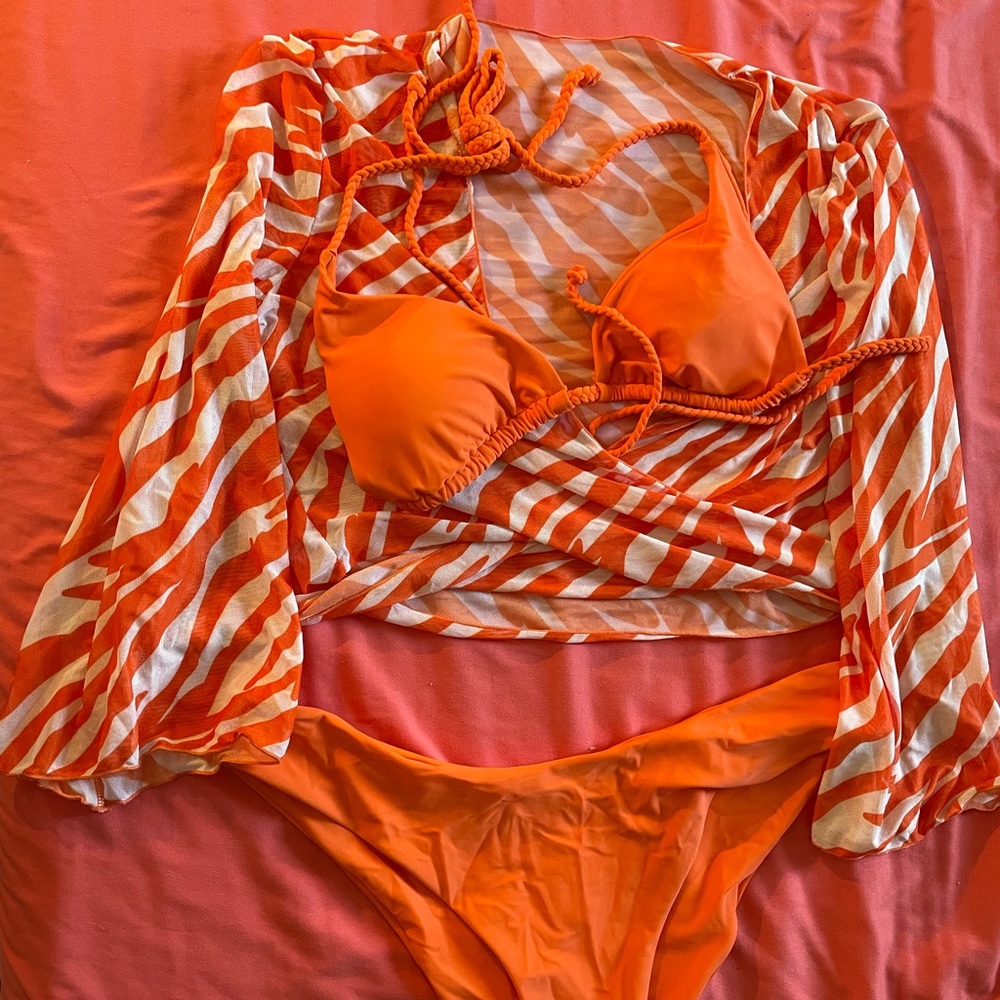 Fashion nova swim suites never worn